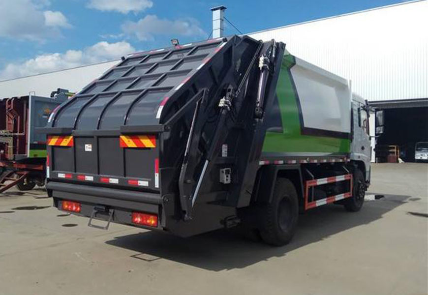 東風(fēng)專底壓縮垃圾車(chē)后方位圖