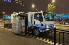 護欄清洗車，城市道路保潔好幫手