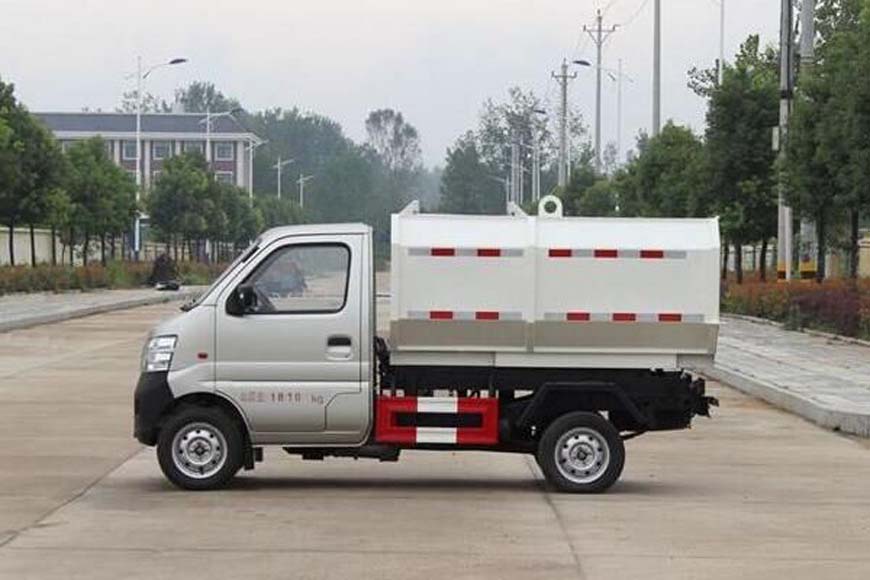 國(guó)五長(zhǎng)安掛桶垃圾車(chē)